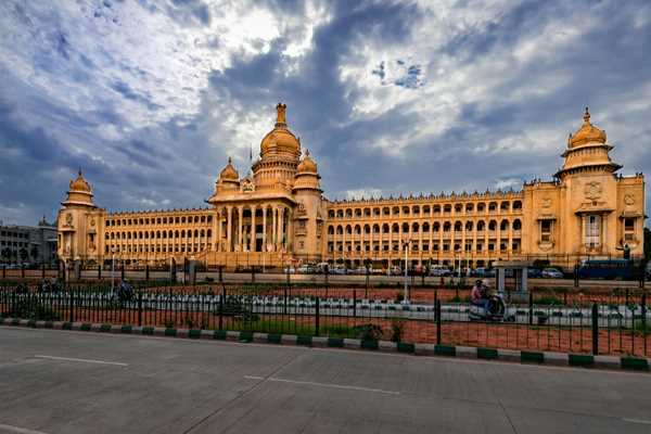 कर्नाटक विधानसभा में विपक्ष के हंगामे के बीच धर्मातरण-रोधी विधेयक पारित कर्नाटक विधानसभा में विपक्ष के हंगामे के बीच धर्मातरण-रोधी विधेयक पारित